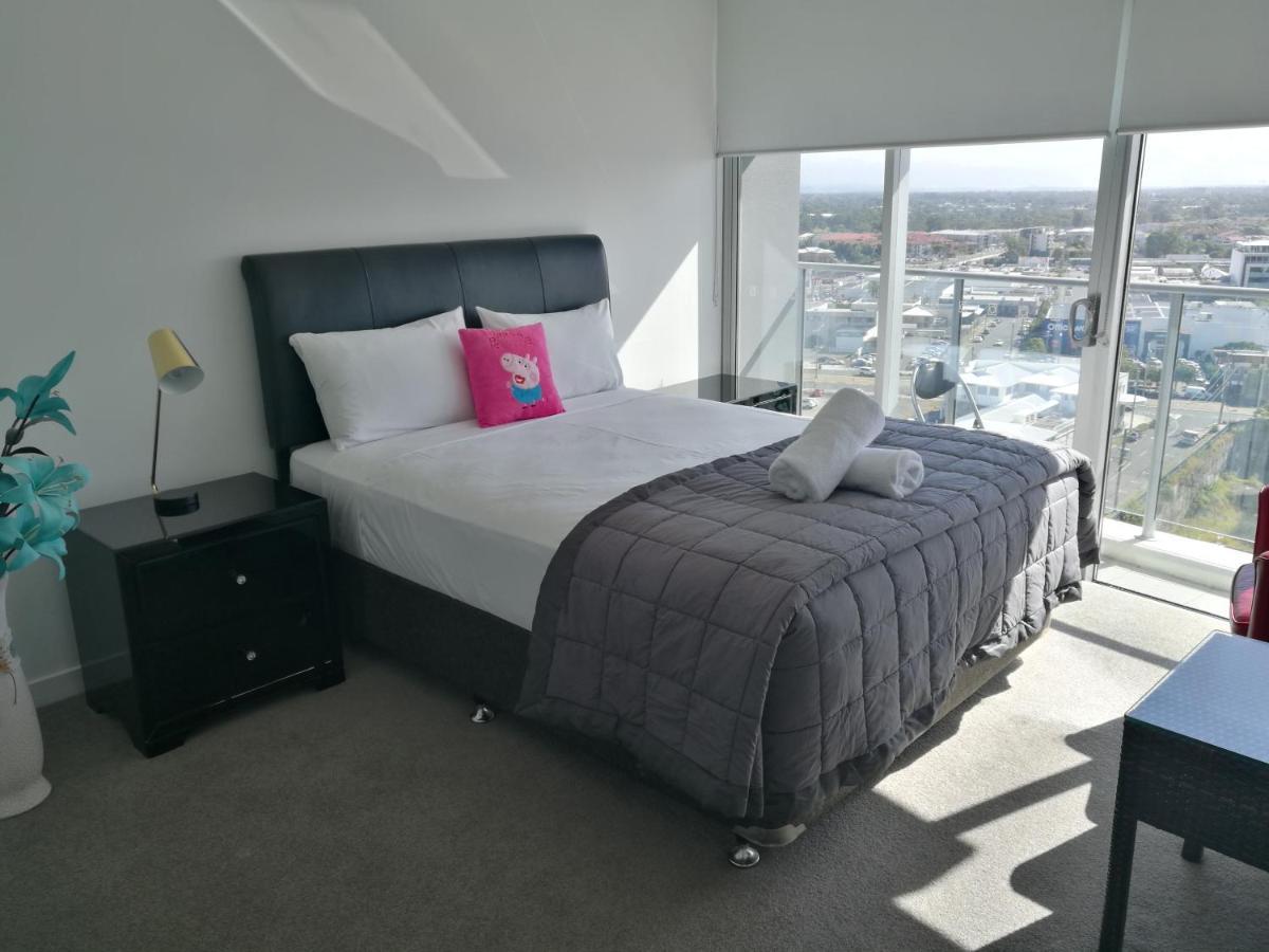 Three-Bedroom Apartment With Amazing View Near Surfers Paradise Guldkusten Exteriör bild