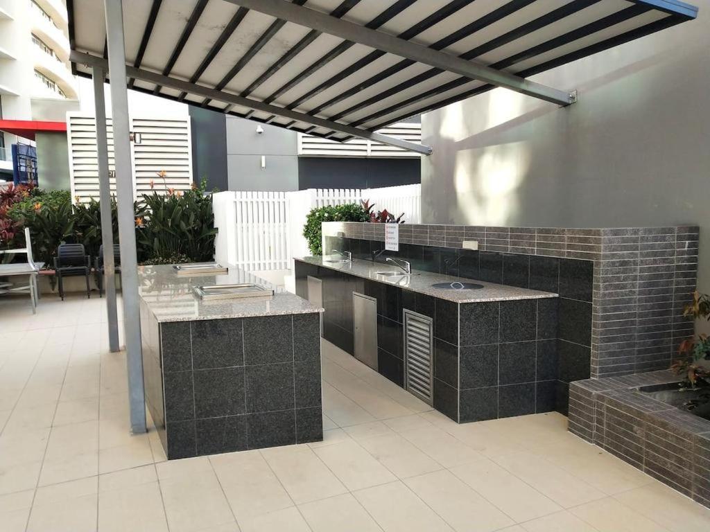 Three-Bedroom Apartment With Amazing View Near Surfers Paradise Guldkusten Exteriör bild