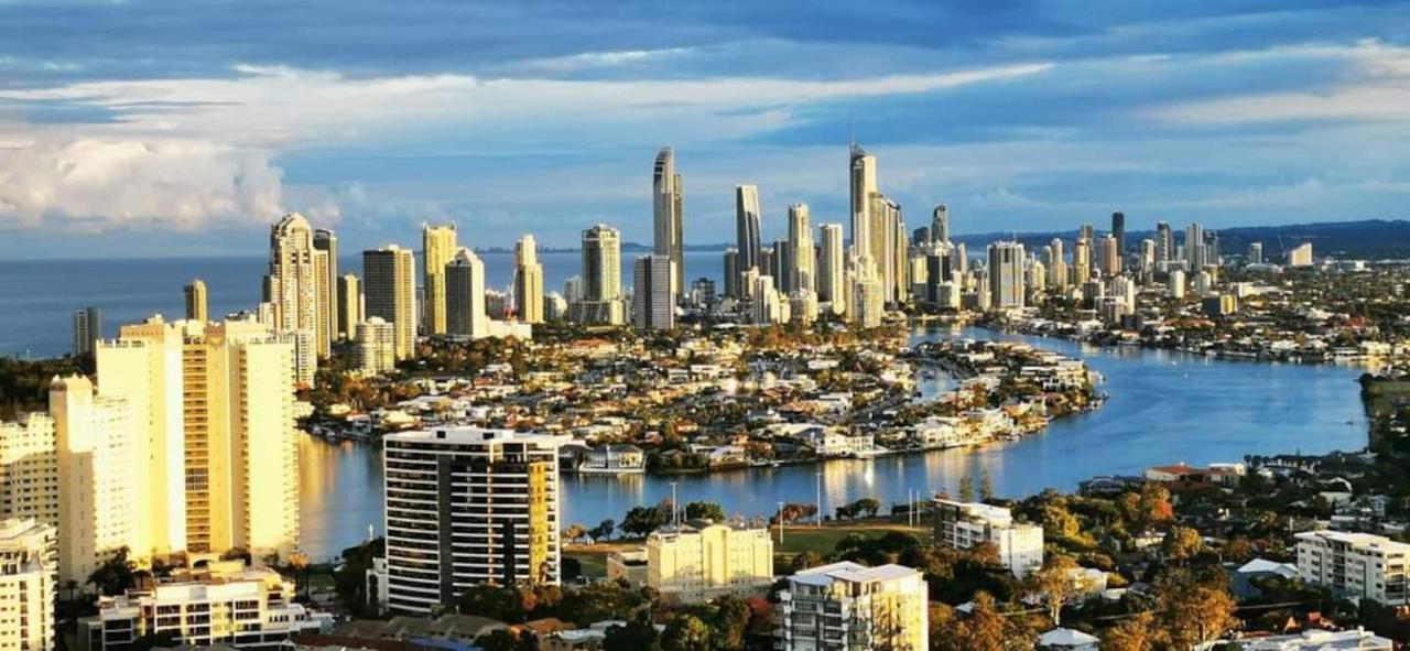 Three-Bedroom Apartment With Amazing View Near Surfers Paradise Guldkusten Exteriör bild