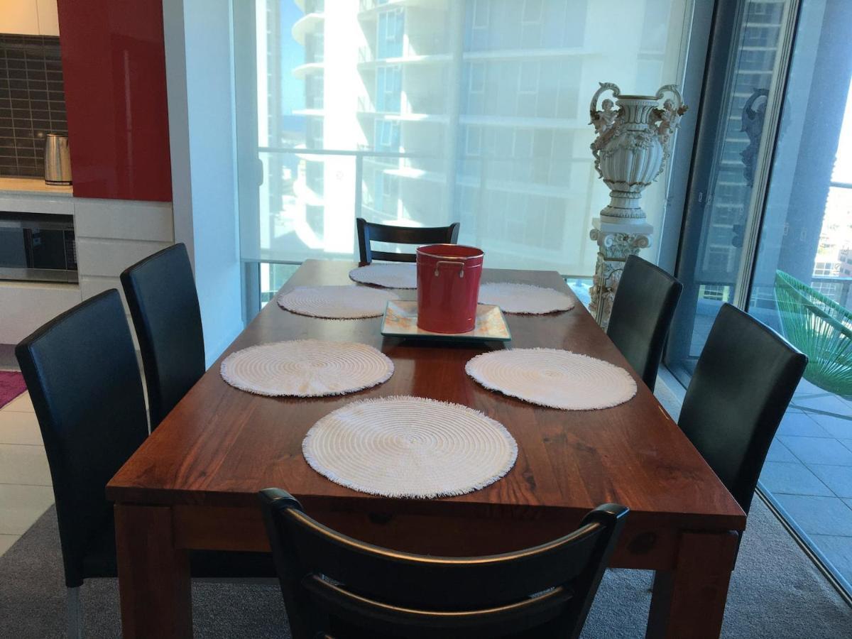 Three-Bedroom Apartment With Amazing View Near Surfers Paradise Guldkusten Exteriör bild