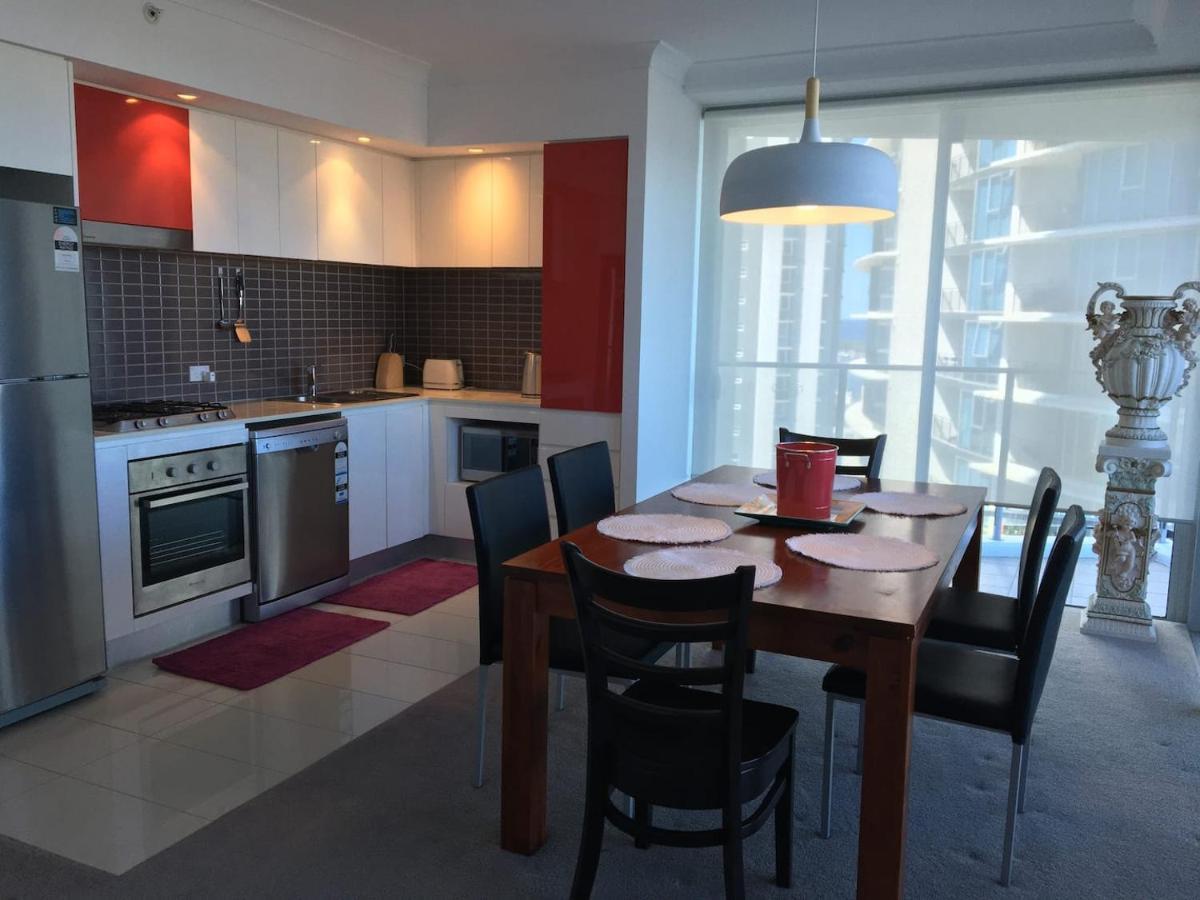 Three-Bedroom Apartment With Amazing View Near Surfers Paradise Guldkusten Exteriör bild