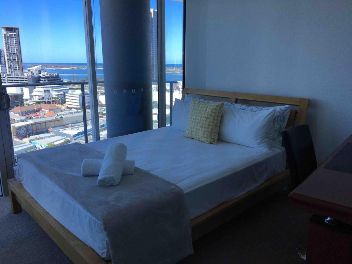 Three-Bedroom Apartment With Amazing View Near Surfers Paradise Guldkusten Exteriör bild