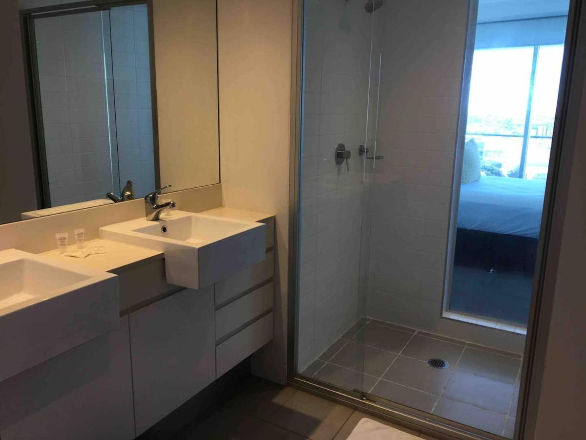 Three-Bedroom Apartment With Amazing View Near Surfers Paradise Guldkusten Exteriör bild